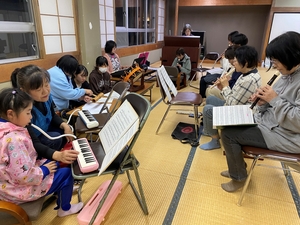 器楽合奏曲「祭りの日」を野辺地の宝に 町民有志、練習に熱