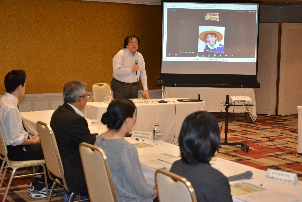 次期公共交通計画の策定に向けて議論をスタートした青森県地域交通戦略会議＝６日、青森市