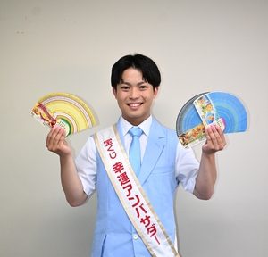 サマージャンボ宝くじをPR 幸運アンバサダー・篠原さんが来訪