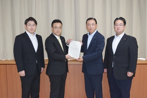 【2026震度6強】「被災者に寄り添った支援を」 八戸市議会公明会派、市に要望書
