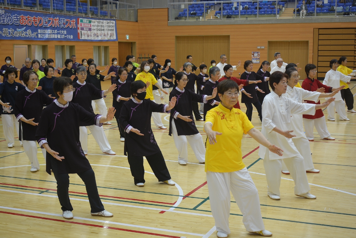 全員がそろって披露した「２４式演武」