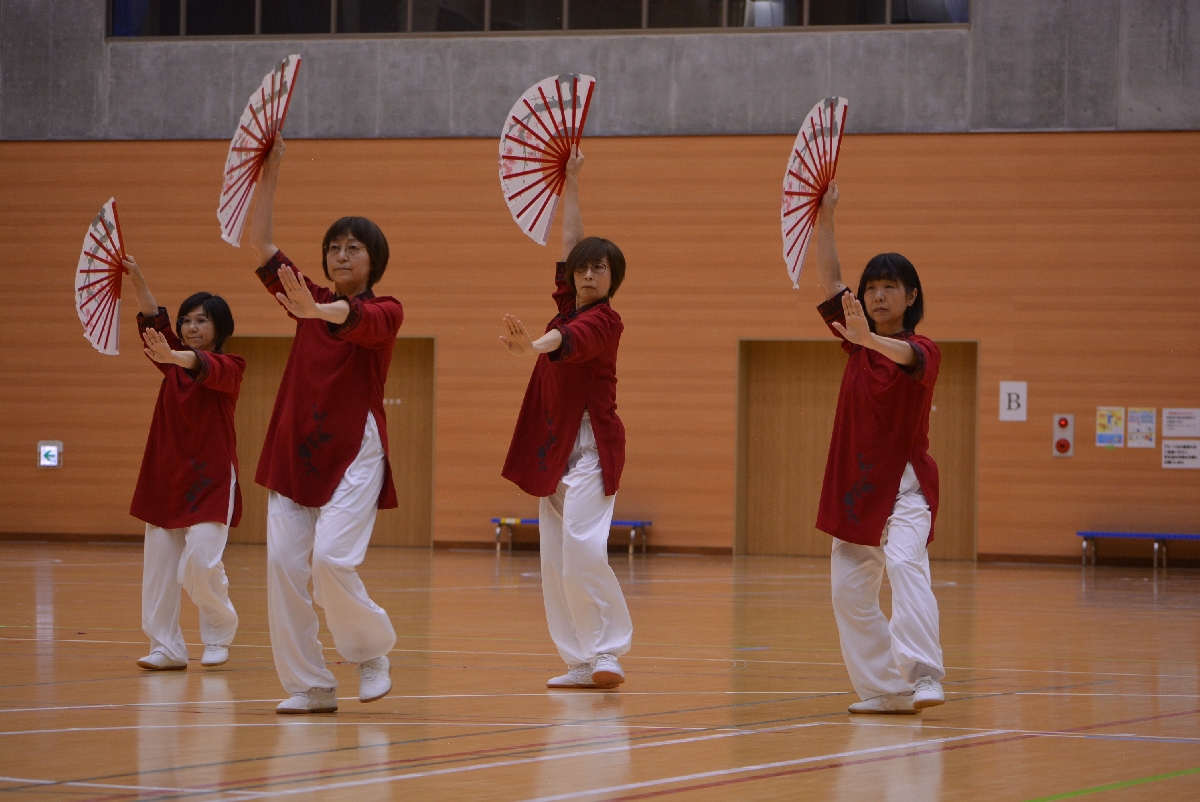 扇を使った「52式功夫扇」の演武