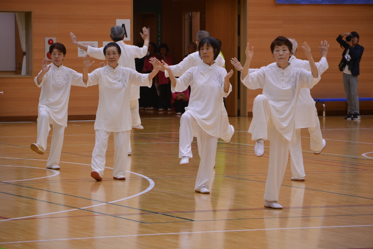 息の合った演武を見せる「白山台フレンズ」