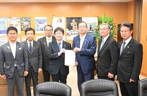 人口減少対策、予算に反映を 青森県、関係省庁や自民党に要望