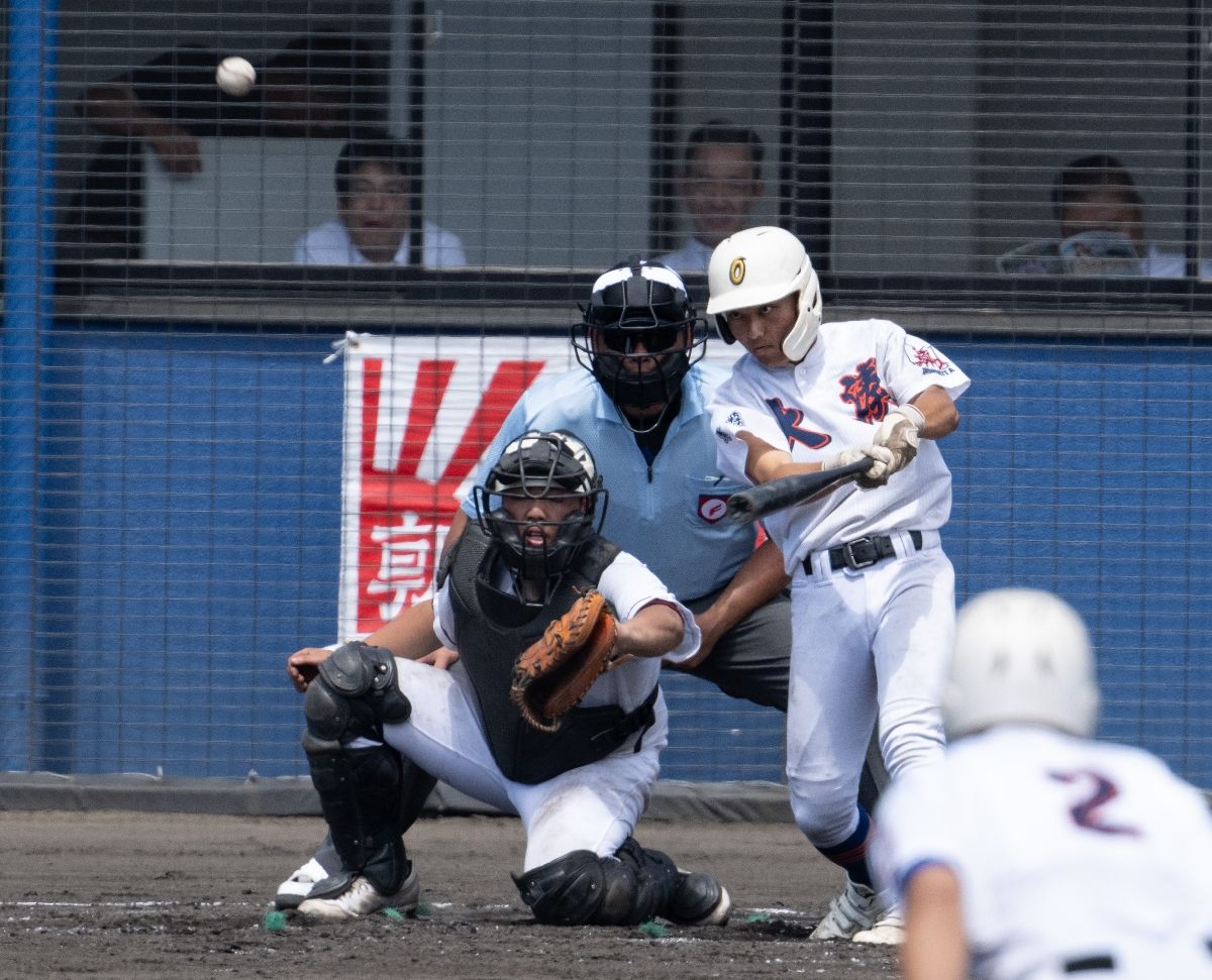 【1回戦・大湊―弘中央】4回大湊1死満塁、竹山が中犠飛を放ち1点を先制する=青森市ダイシンベースボールスタジアム