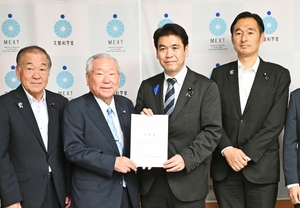 地震研究や資源調査できる新造船を　八戸市議含む海洋研究推進市議連、松本文科相に要望