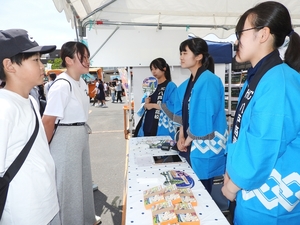 在校生らが特色アピール イオン下田で高校・大学の学食フェス