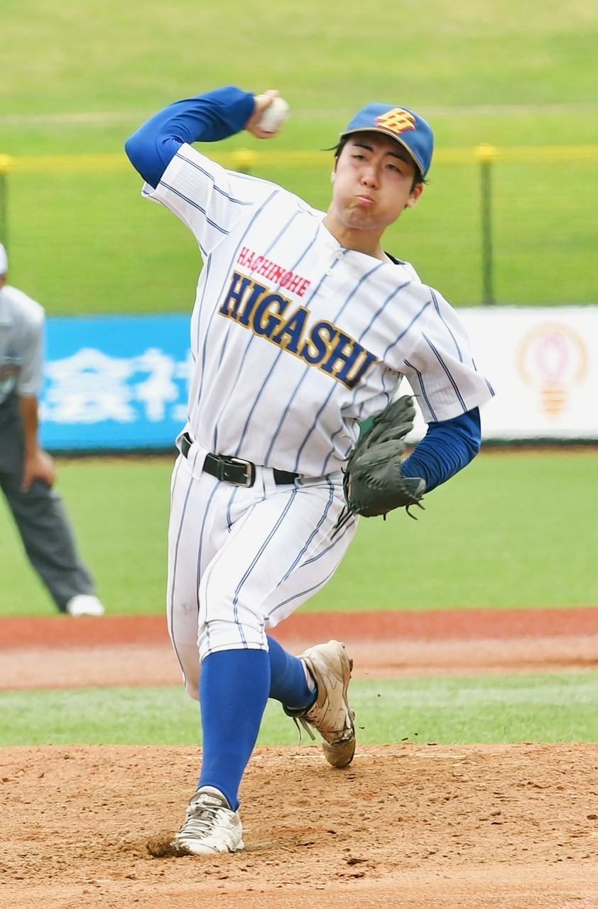 【1回戦・八戸東―五所川原】力投する八戸東の主戦中川原素生=弘前はるか夢