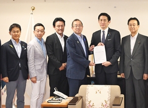 「第二青函トンネル」建設を　自民議連、小林党政調会長に決議文
