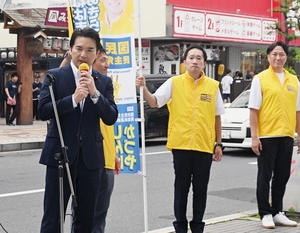 浅野氏「理不尽解決していく」 国民青年局、八戸などでキャラバン
