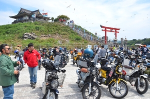 蕪島に「カブ主」集結、東北中心に200台一堂に 初のライダーミーティング/八戸