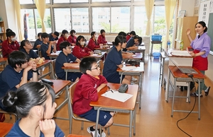 さまざまな仕事、やりがいに耳傾け 二戸・福岡中で「大人に学ぶキャリア講演会」