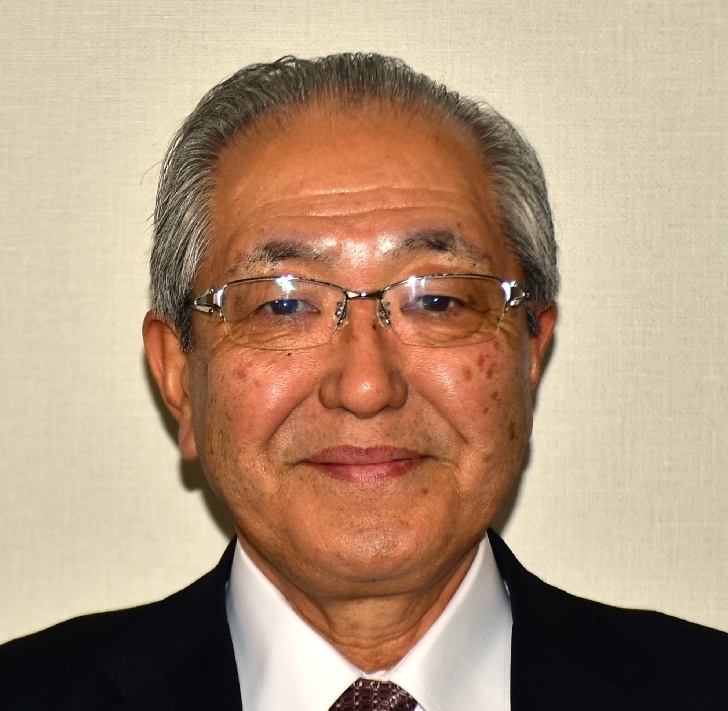 山田　年伸氏