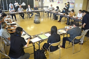 地域活動や交流テーマ、社会とのつながり考える/三沢で地域きずな座談会