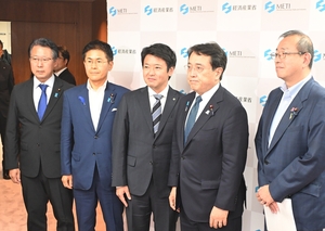 青森県の核融合拠点化、経産相「協力惜しまない」　宮下知事「国の後押し強くＰＲする」