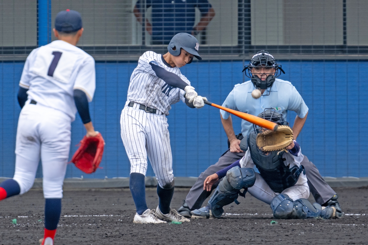 【2回戦・上北連合―八戸西】5回2死一、二塁、八戸西は河原木碧人が2点適時二塁打を放ち8-0とリードを広げる=青森市ダイシンベースボールスタジアム