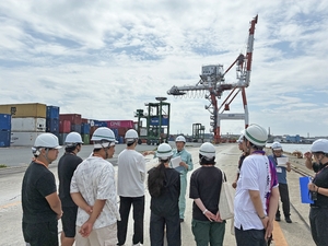 物流業界の現状知って　八戸で学生向け企業見学バスツアー
