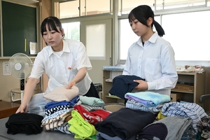 三戸高生が衣服再利用企画へ準備 17日、文化祭で販売