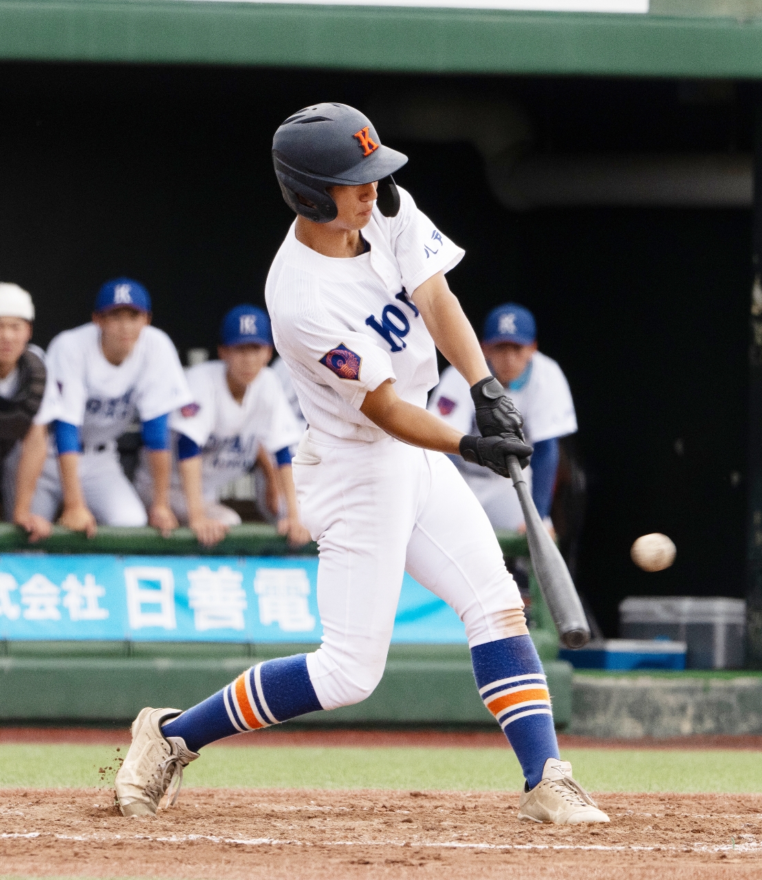 【2回戦・十和田工―工大二】8回無死一、三塁、井上悠雅が中越え三塁打を放って9―2とし、コールド勝ちを決める=弘前はるか夢