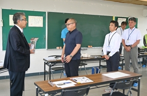 撃退スプレーでクマ対策を　宇部町防犯協会　地元小中学校、保育園に寄贈／久慈