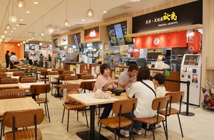 フードコートで何食べる？　「味横丁」リニューアル、店舗も増／八食センター