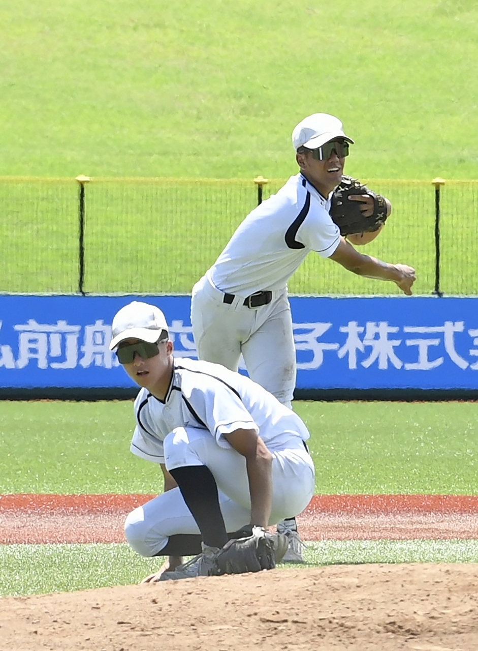 公式練習に臨む八学光星ナイン＝１６日、弘前はるか夢