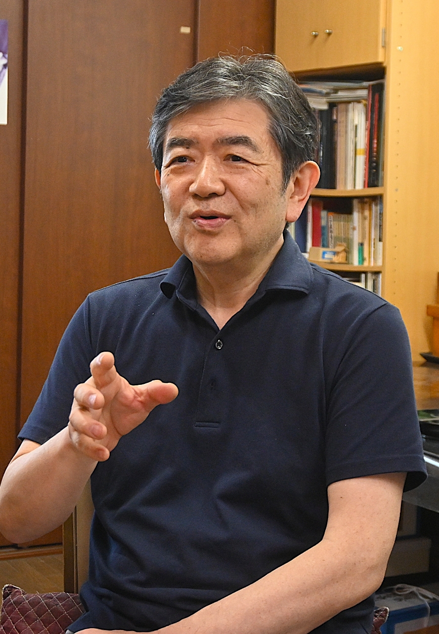 「まさか自分が認定されるとは」と喜びを語る藤田正堂さん=弘前市