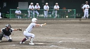 【高校野球岩手】意表突くスクイズ、ピシャリ／久慈の落合