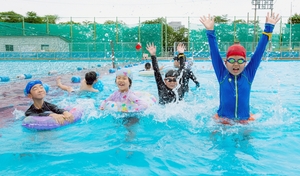 泳いで潜って夏満喫 八戸市民プール、今季の営業開始
