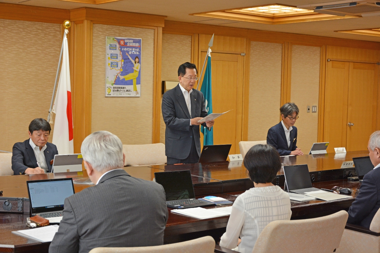 学びの多様化学校について意見を交わした岩手県総合教育会議=21日、県庁