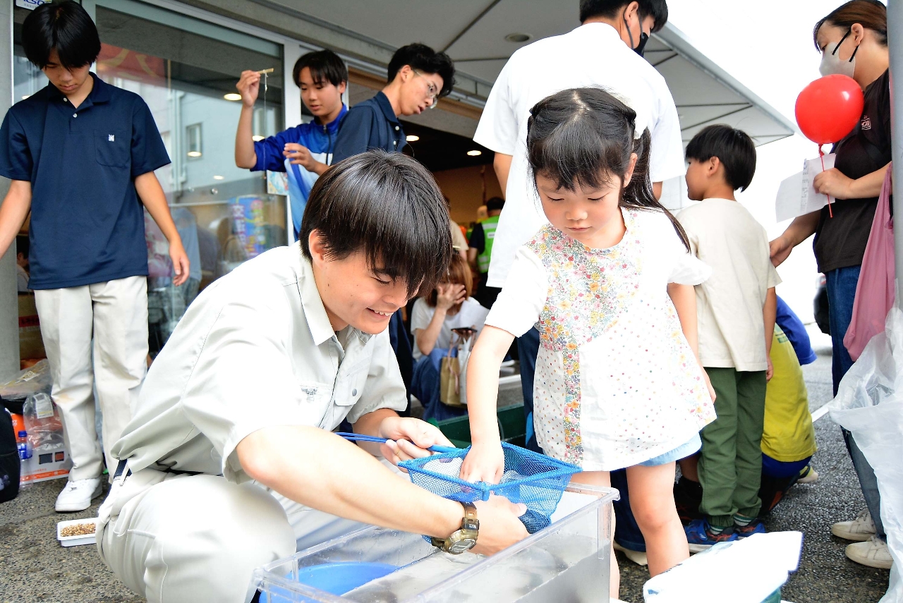 カジカをはじめとする魚釣り体験などを行った八戸水産高