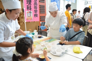 特色生かし日頃の活動ＰＲ　八戸・産業高校フェス《📸×8》