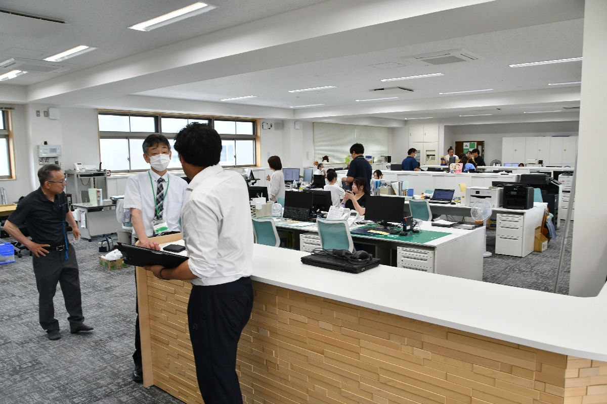 新庁舎での業務がスタートした風間浦村役場=21日、風間浦村易国間