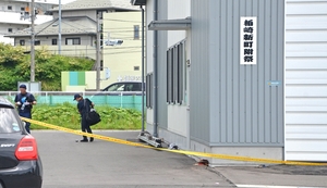 リフトの油圧ホース交換作業中に負傷　八戸三社大祭山車事故