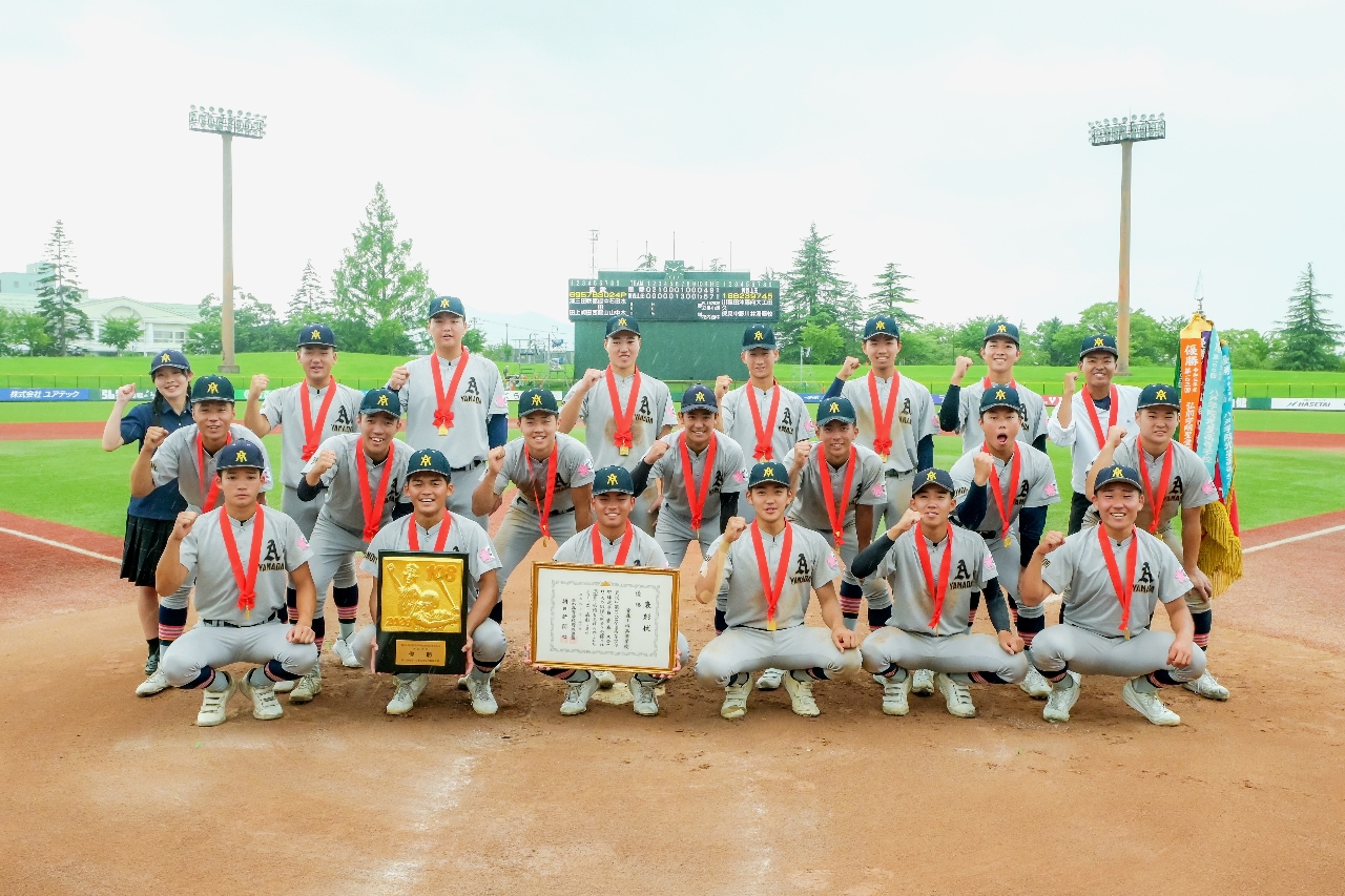 ２年ぶり１３度目の優勝を果たした青森山田ナイン