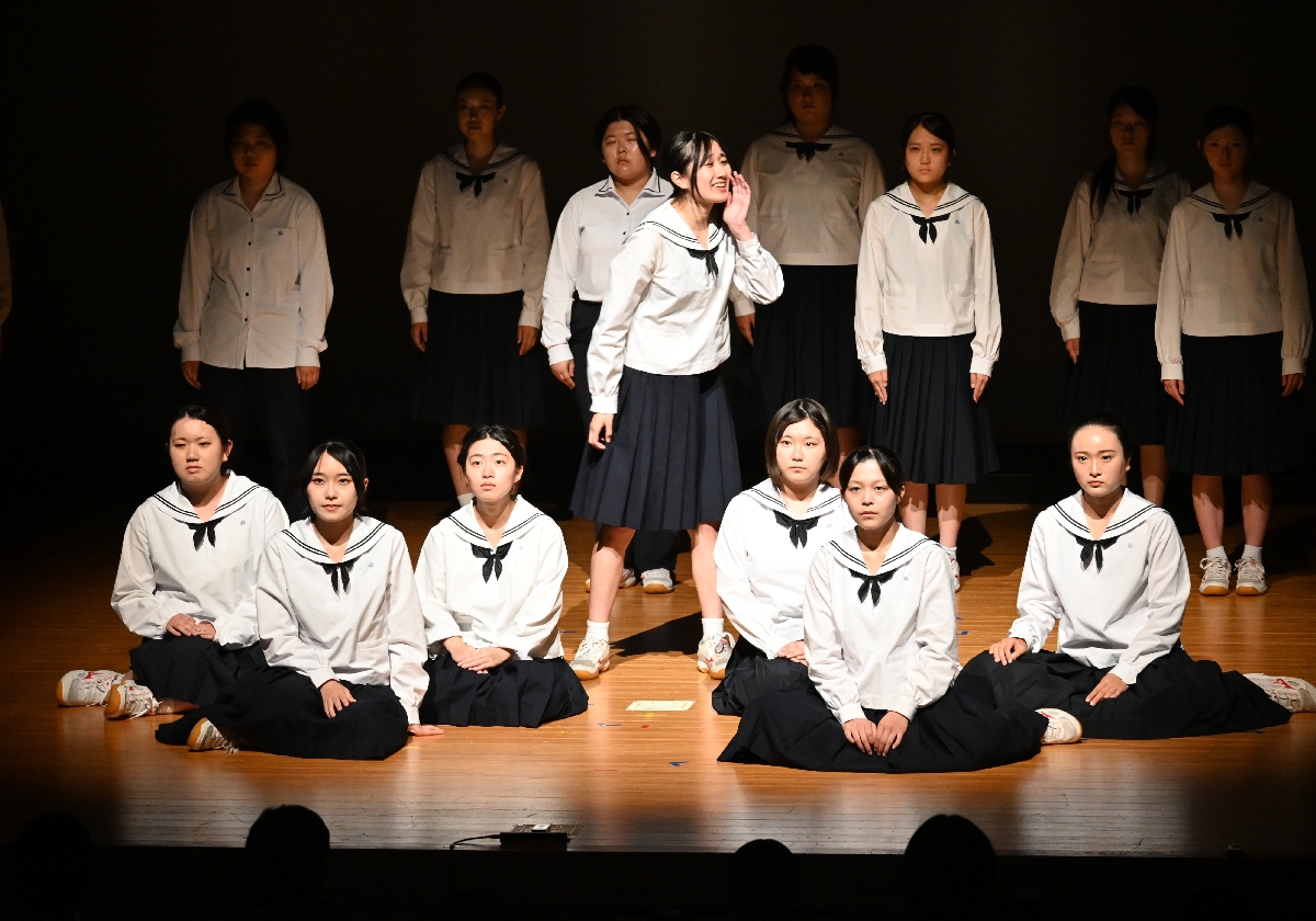 ２年生による群読「希望の木」