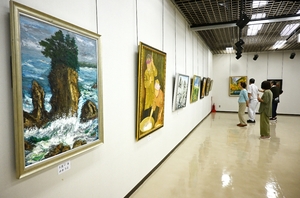 風景画や自画像ずらり 「彩遊会」油彩展、26日まで/二戸