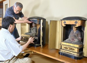 豊山寺住職の寿像か　福善寺（八戸）所蔵の２体修復へ　新発見に期待《📸×10》