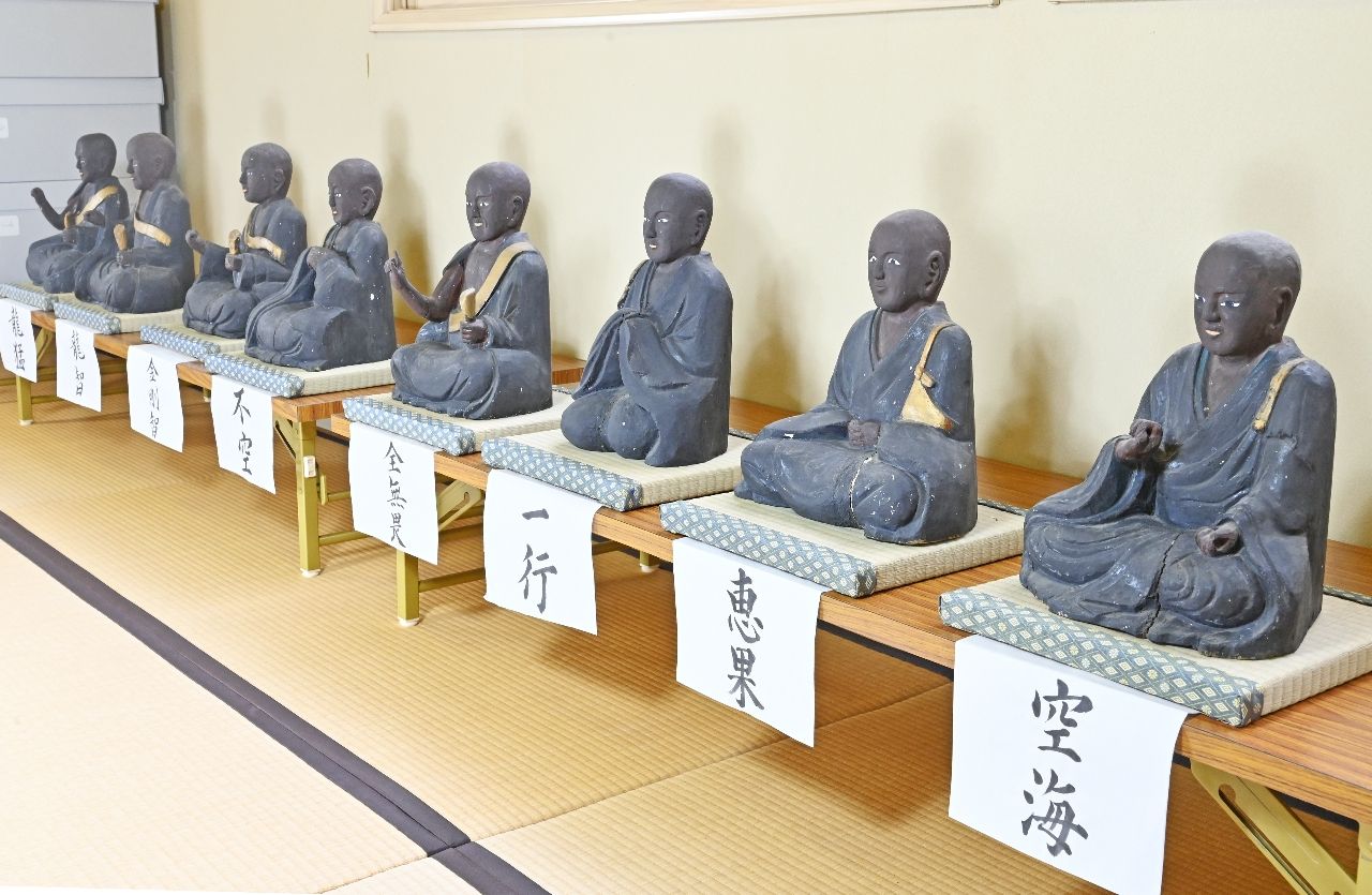 豊山寺旧蔵とみられる真言八祖の像。掛け軸などではなく像で所蔵するのは珍しいという