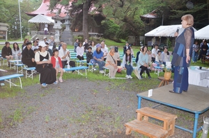 家族連れや市民100人、物語の世界堪能 八戸で「森のおとぎ会」