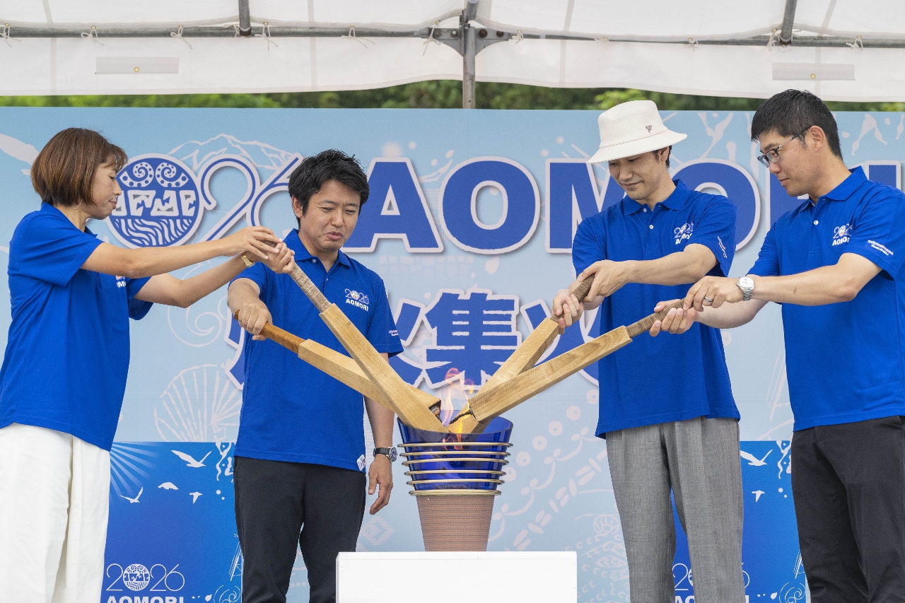 【あおもり国スポ・障スポ】40市町村の火、一つに　三内丸山遺跡で炬火集火式