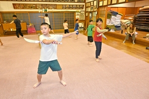 本村鶏舞頑張るぞ　お盆控え児童ら練習に熱／おいらせ