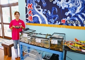 【北奥羽ふらっとスポット】(120)海ごちそう屋(三沢市) 刺し身や丼、海鮮ずらり