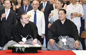【大相撲】安青錦、けがに負けず激戦制す 安治川親方(深浦出身)も祝福