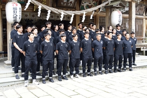 迫る開幕、決意新た　ヴァンラーレが必勝祈願