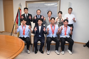 青森山田ナイン「日本一目指す」 宮下知事に活躍誓う