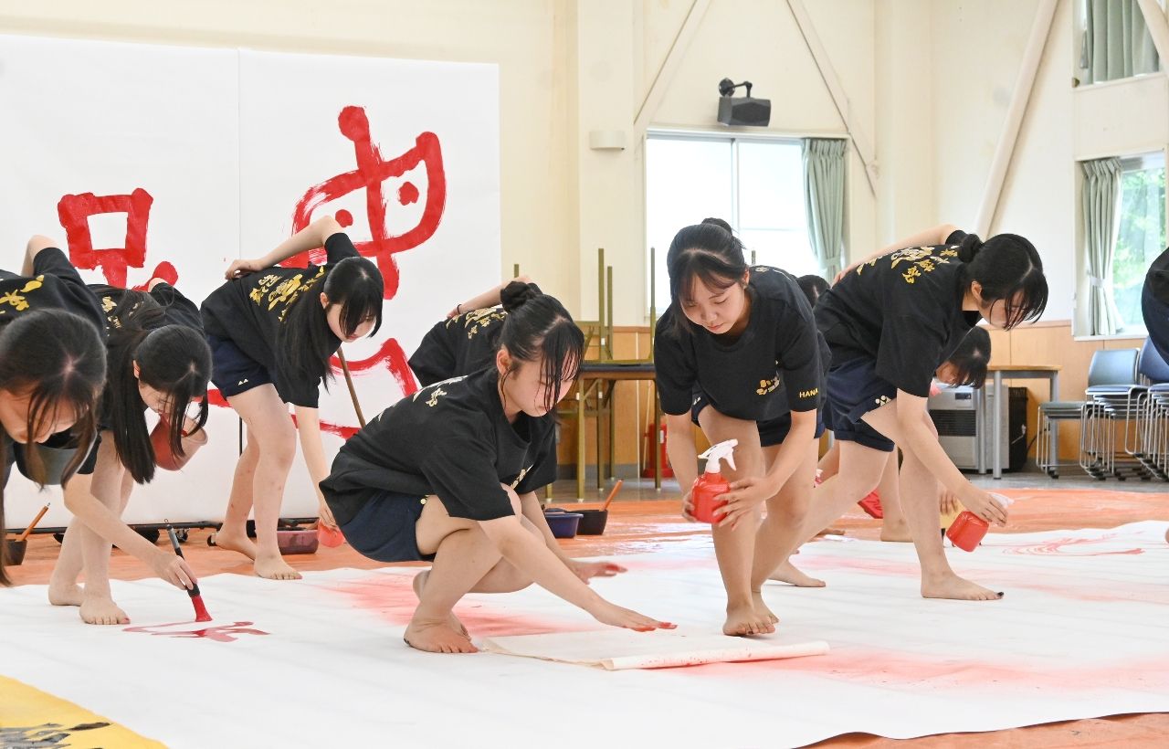 スプレーを使って、優しく柔らかい雰囲気を作り上げる