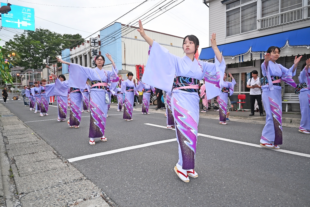 かるまい夏祭りの会場を華やかに彩ったナニャドヤラ大会
