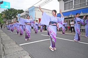 優美な踊り、祭りに華 ナニャドヤラ大会/軽米