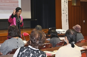 むつの歌手・メンソーレ川端さん、「終活」テーマに明るく講演